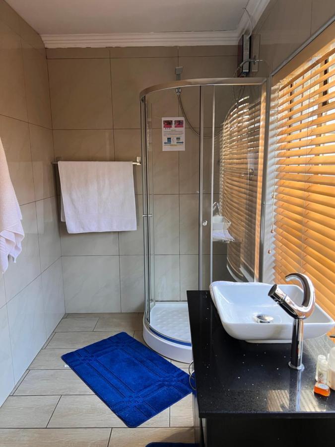2 Op Terblanche Guesthouse Boksburg Dış mekan fotoğraf